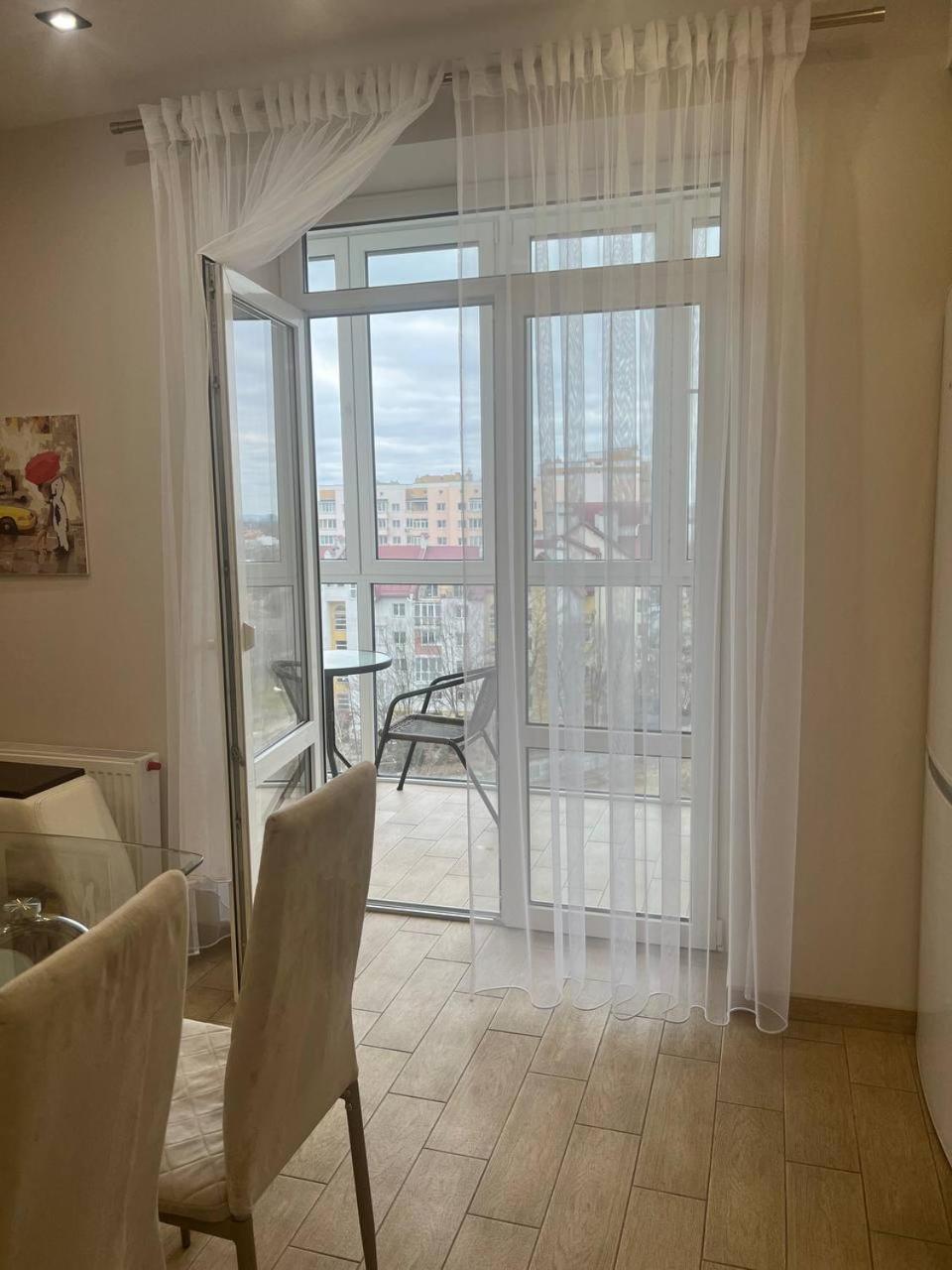 - Dzhordzha Vashynhtona Apartment
