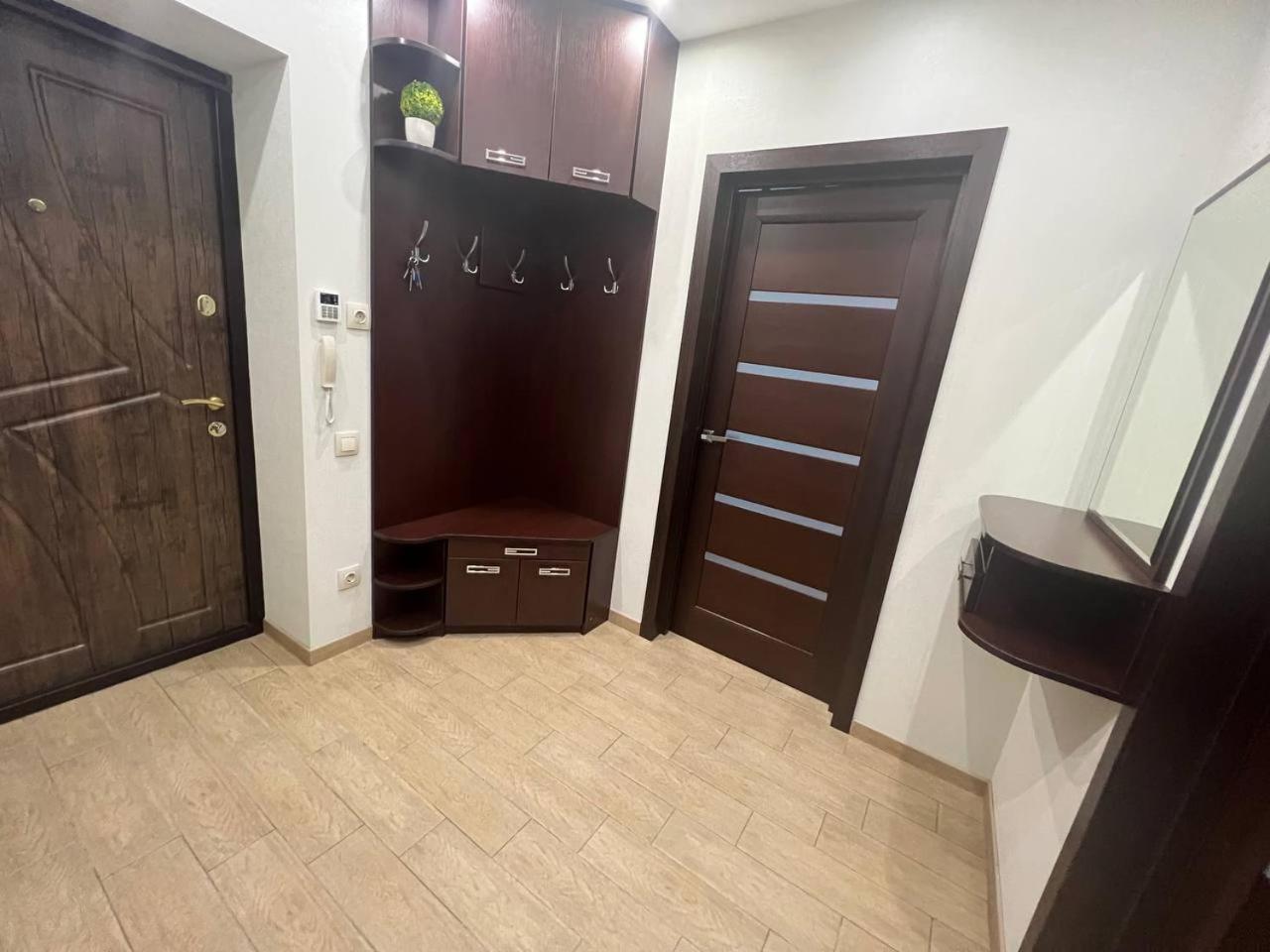 Apartment - Dzhordzha Vashynhtona *