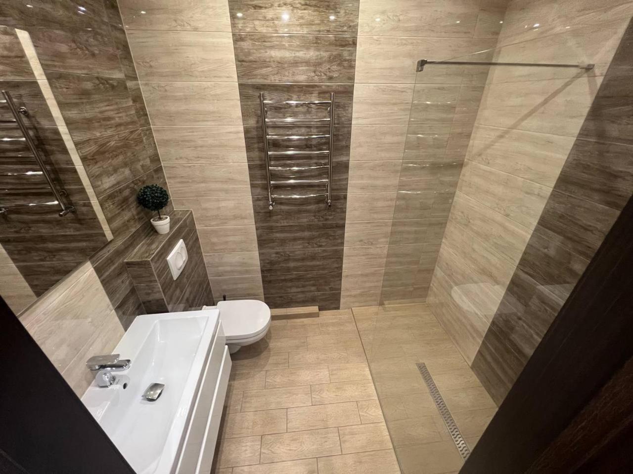 - Dzhordzha Vashynhtona Apartment