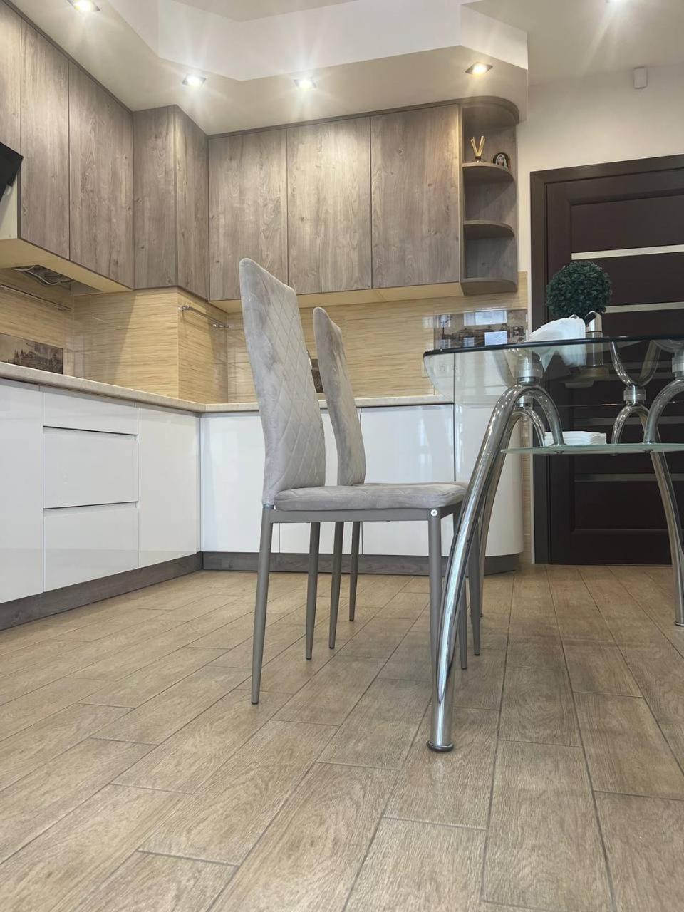 - Dzhordzha Vashynhtona Apartment